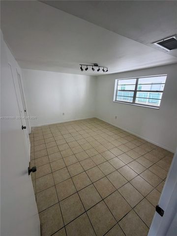 2001 Bay Dr 204, Miami Beach, FL 33141