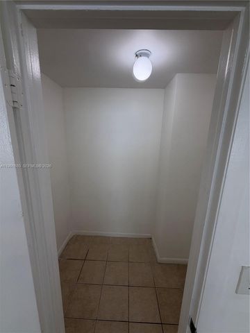 2001 Bay Dr 204, Miami Beach, FL 33141