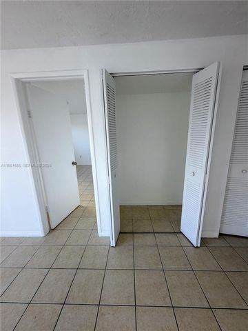 2001 Bay Dr 204, Miami Beach, FL 33141