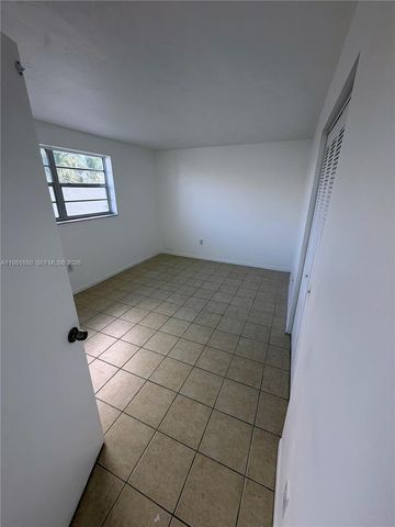 2001 Bay Dr 204, Miami Beach, FL 33141