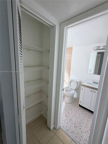 2001 Bay Dr 204, Miami Beach, FL 33141