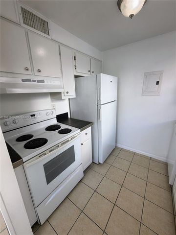 2001 Bay Dr 204, Miami Beach, FL 33141
