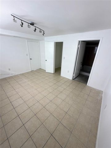 2001 Bay Dr 204, Miami Beach, FL 33141