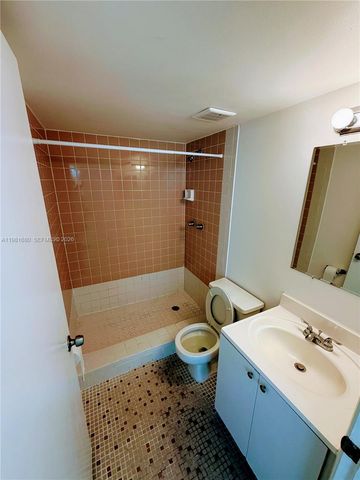 2001 Bay Dr 204, Miami Beach, FL 33141