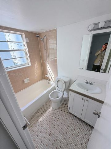 2001 Bay Dr 204, Miami Beach, FL 33141