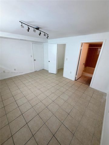 2001 Bay Dr 204, Miami Beach, FL 33141