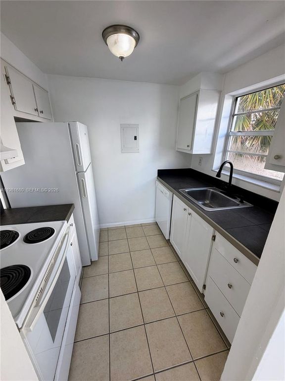 2001 Bay Dr 204, Miami Beach, FL 33141