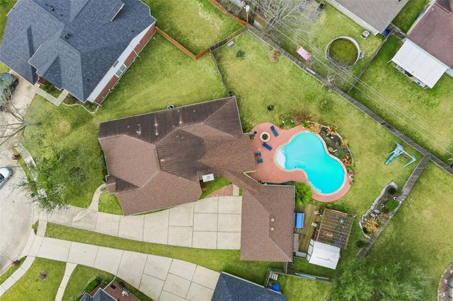 9911 King William Drive, La Porte, TX 77571