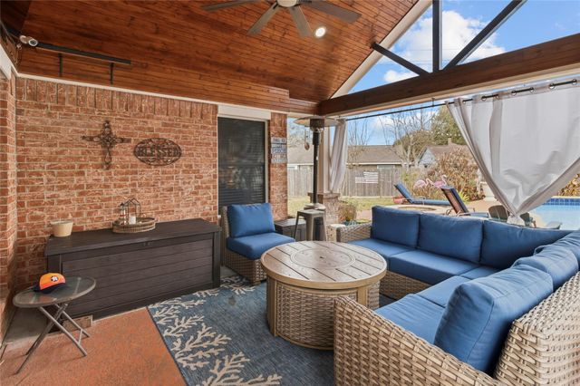 9911 King William Drive, La Porte, TX 77571