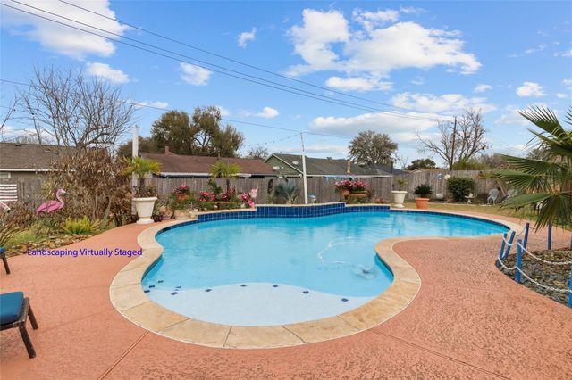 9911 King William Drive, La Porte, TX 77571