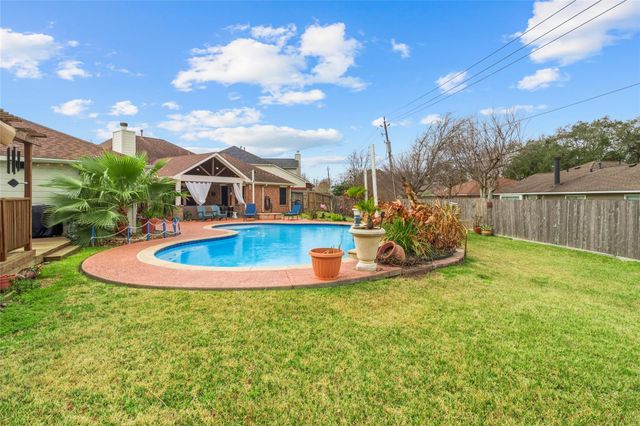 9911 King William Drive, La Porte, TX 77571