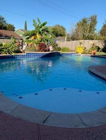 9911 King William Drive, La Porte, TX 77571