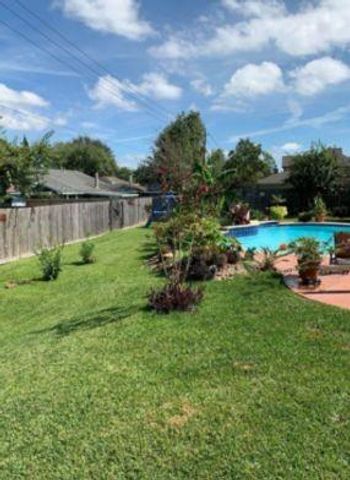 9911 King William Drive, La Porte, TX 77571