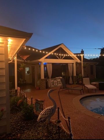 9911 King William Drive, La Porte, TX 77571