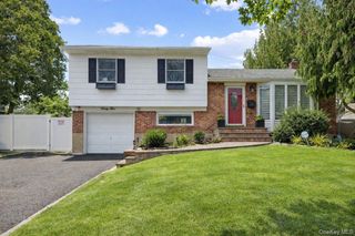 45 Pickwick Drive N, Syosset, NY 11791