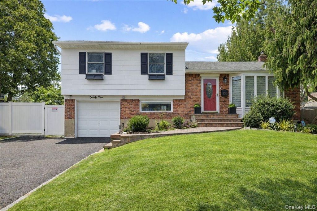 45 Pickwick Drive N, Syosset, NY 11791