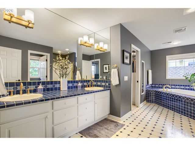 1645 Nw SLOCUM Way, Portland, OR 97229