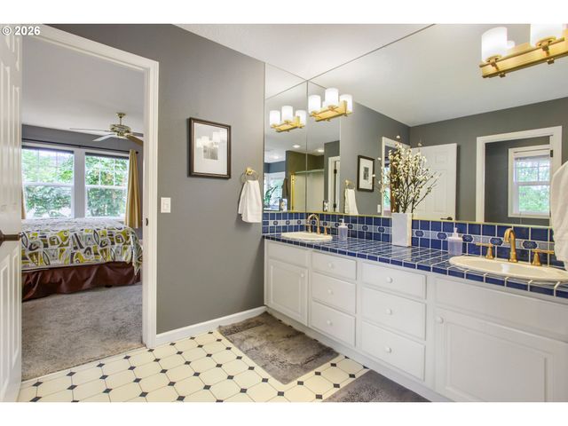 1645 Nw SLOCUM Way, Portland, OR 97229