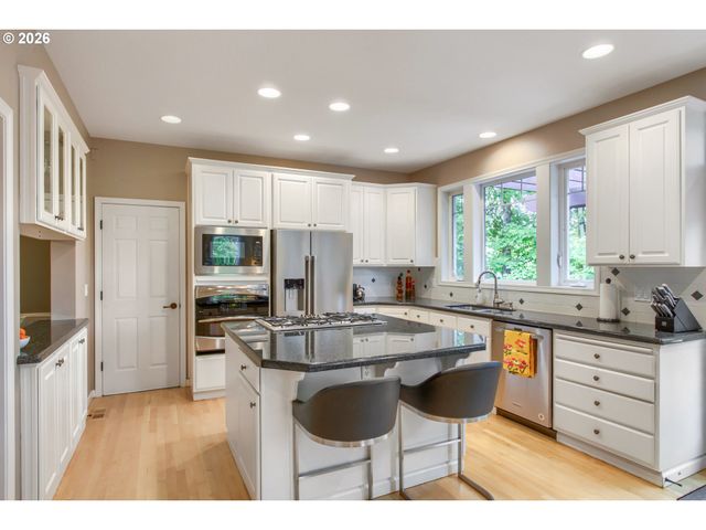 1645 Nw SLOCUM Way, Portland, OR 97229