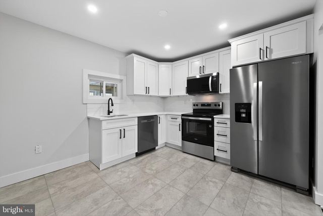 3525 ROCKVIEW DR, Bristol, PA 19007