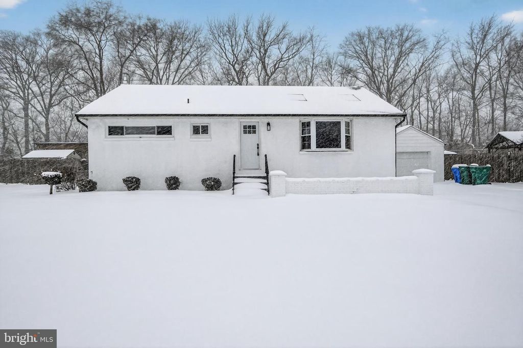 3525 ROCKVIEW DR, Bristol, PA 19007