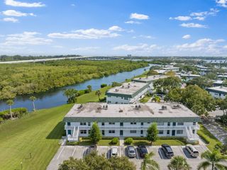 2800 Indian River Boulevard M7, Vero Beach, FL 32960