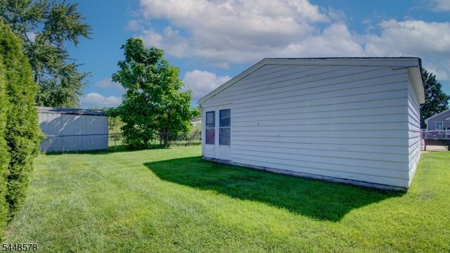 33 Patton Dr, Sayreville Boro, NJ 08872