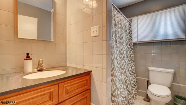33 Patton Dr, Sayreville Boro, NJ 08872