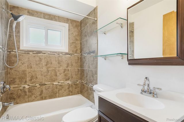 7218 Sterling, Center Line, MI 48015