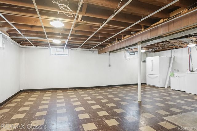 7218 Sterling, Center Line, MI 48015
