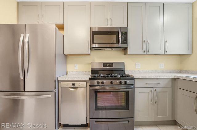 7218 Sterling, Center Line, MI 48015