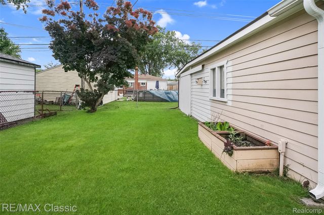 7218 Sterling, Center Line, MI 48015