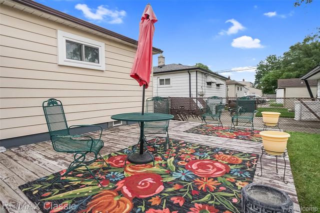 7218 Sterling, Center Line, MI 48015