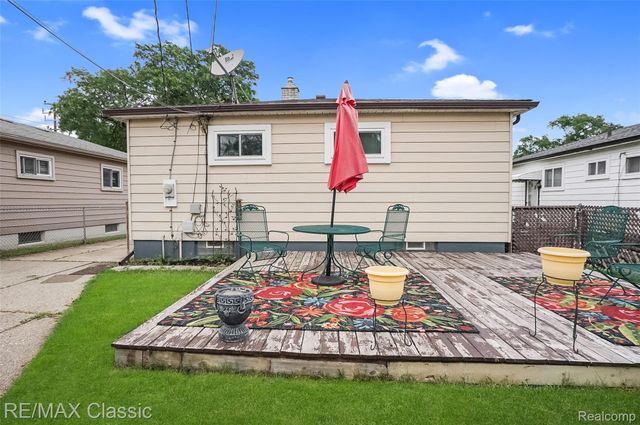 7218 Sterling, Center Line, MI 48015