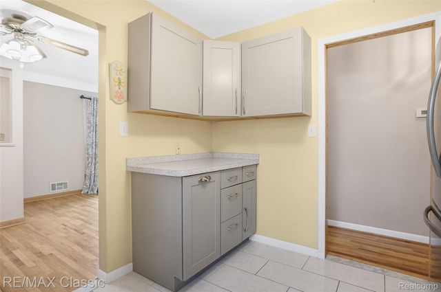 7218 Sterling, Center Line, MI 48015