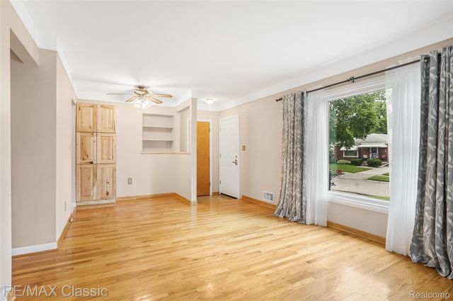 7218 Sterling, Center Line, MI 48015