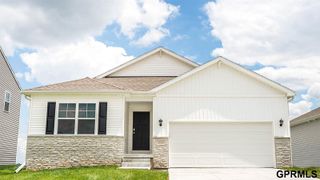 6710 WREN Circle, Papillion, NE 68133