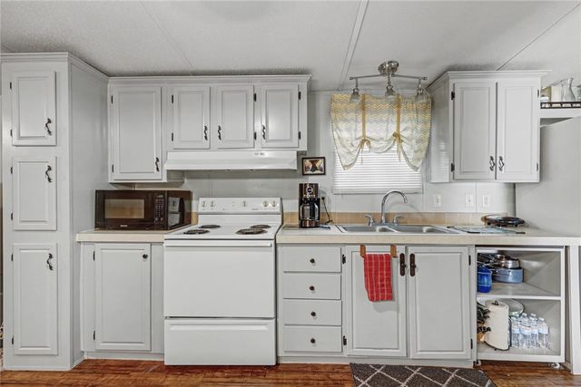 313 Rowe St, Rockport, TX 78382