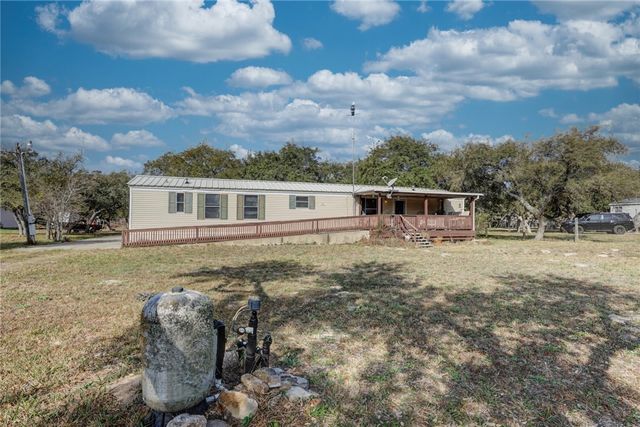 313 Rowe St, Rockport, TX 78382