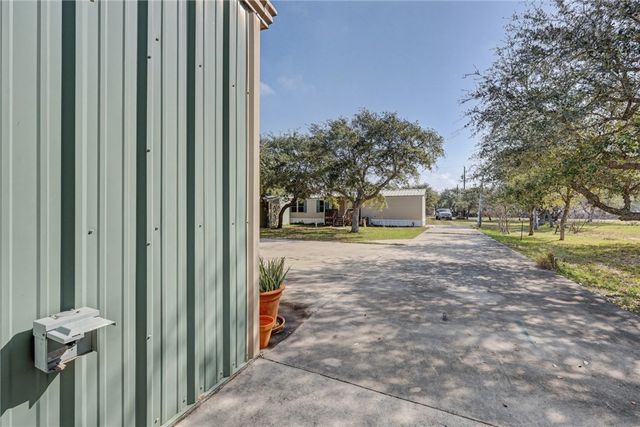 313 Rowe St, Rockport, TX 78382