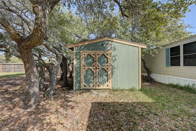 313 Rowe St, Rockport, TX 78382