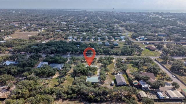 313 Rowe St, Rockport, TX 78382