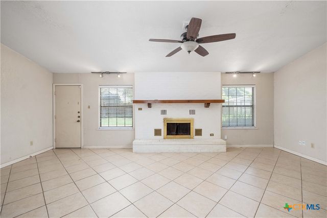 953 Lazy Trail, New Braunfels, TX 78130