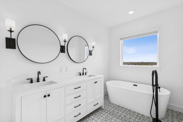 400 Cane Crossing Lake Drive, Sealy, TX 77474