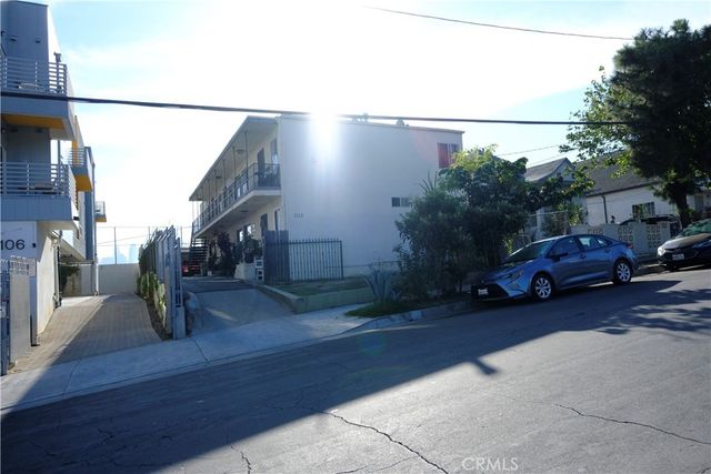 1110 S Kenmore, Los Angeles, CA 90006