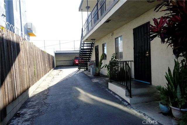 1110 S Kenmore, Los Angeles, CA 90006