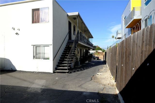 1110 S Kenmore, Los Angeles, CA 90006