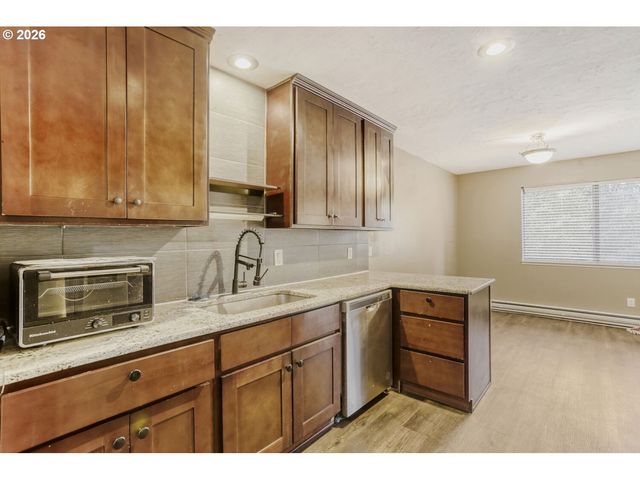 6745 Sw SCHOLLS FERRY Rd 37, Beaverton, OR 97008