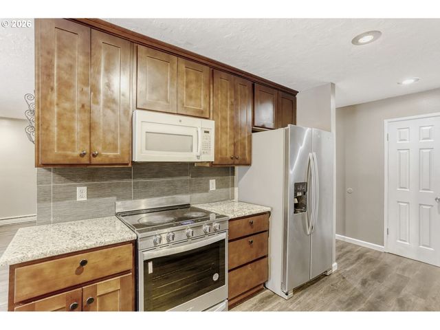 6745 Sw SCHOLLS FERRY Rd 37, Beaverton, OR 97008