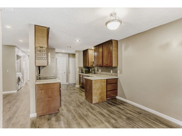 6745 Sw SCHOLLS FERRY Rd 37, Beaverton, OR 97008